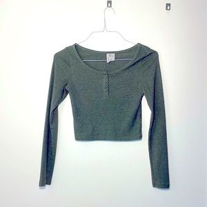 Woman’s Fitted Crop Long-sleeve